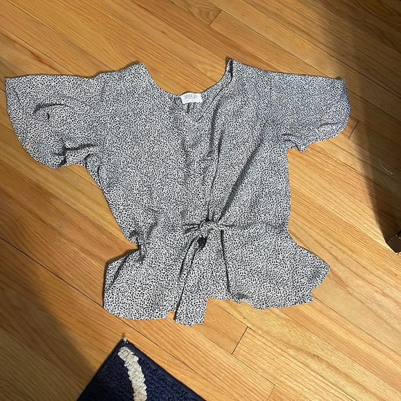 Sienna sky black light weight blouse with a tie in the middle. Size small. - Picture 1 of 2